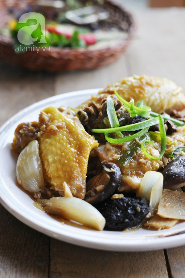 Gà hấp gia vị